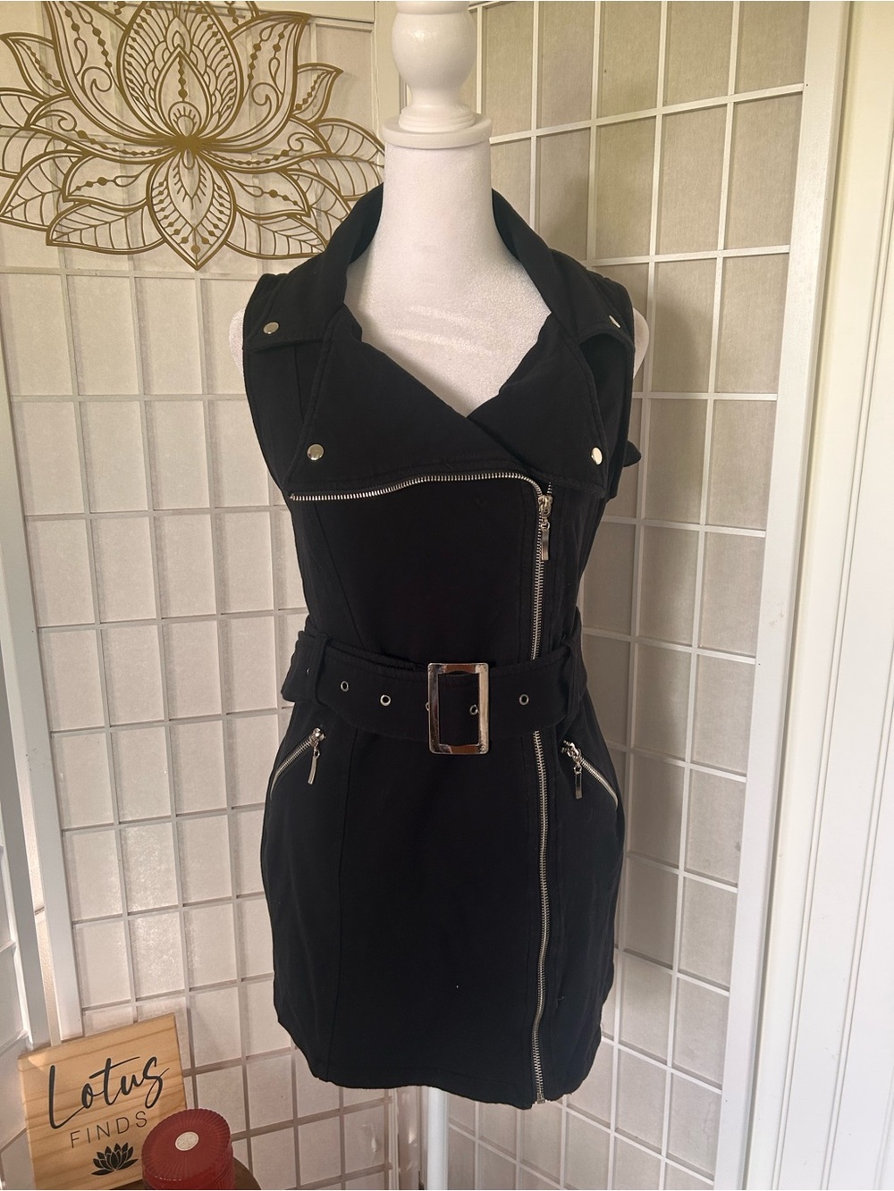 Forever 21 Black Belted Sleeveless Moto Jacket Vest Size Large